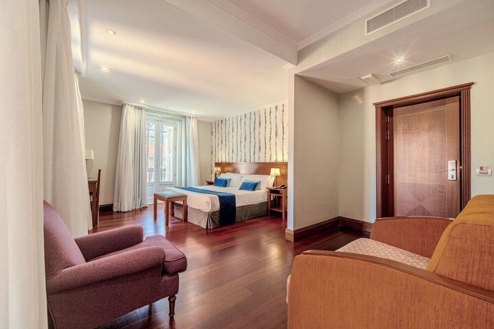 Room 12 of 27