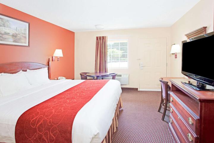 1 King Bed (10 of 12)