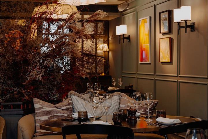 Dining 76 of 137