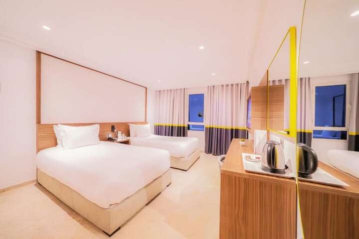 Room 12 of 32