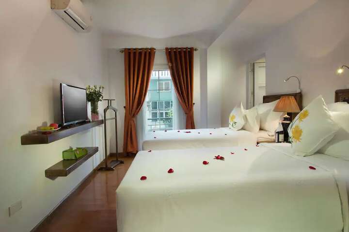 Room 9 of 48