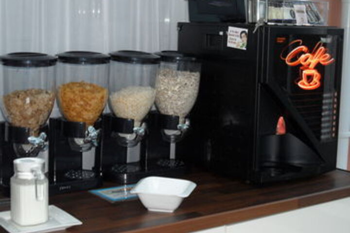Breakfast/Coffee Service 7 of 24