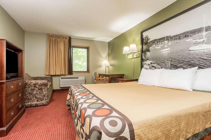 1 King Bed (3 of 9)