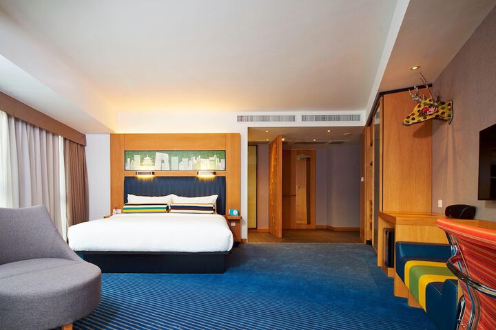 Room 13 of 61