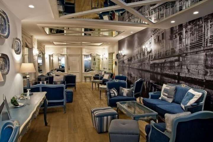 Lounge 138 of 155