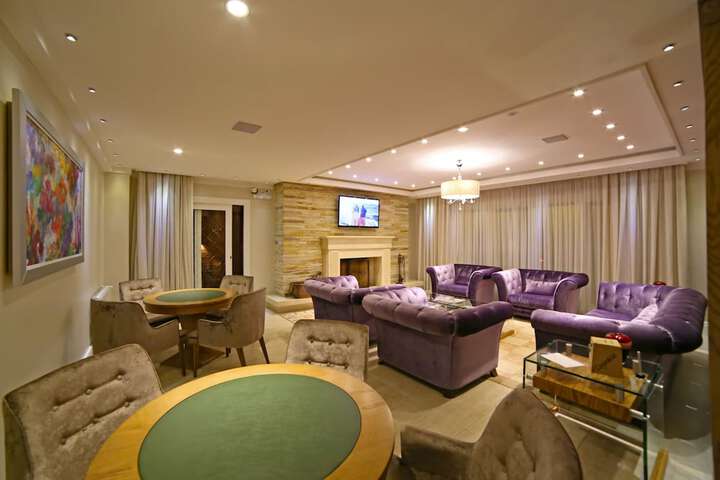 Entrance & Lobby