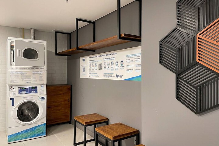 Room 25 of 28