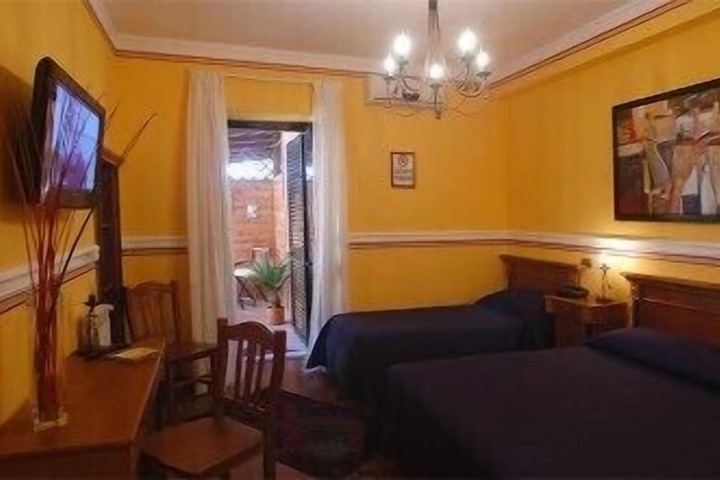 Room 10 of 43