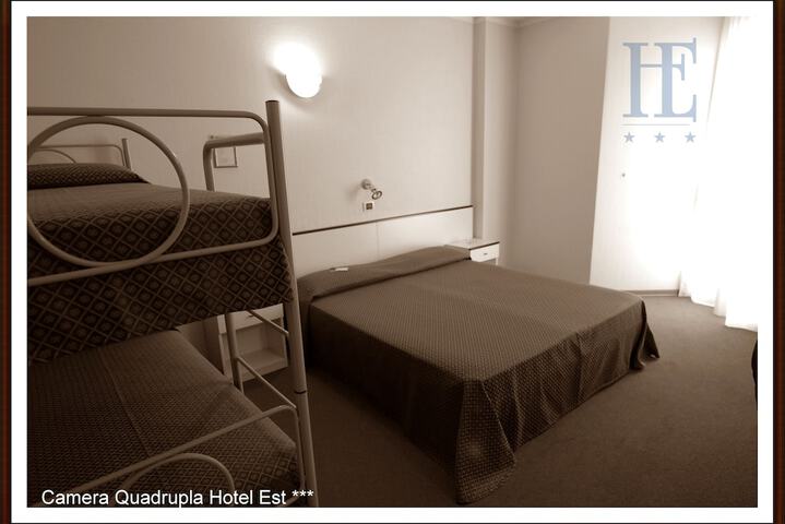 Room 11 of 30