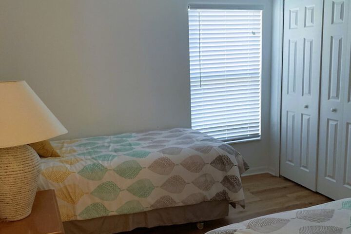 Room 6 of 33