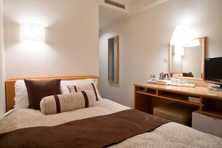 Room 10 of 33