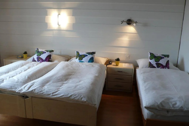 Room 2 of 11