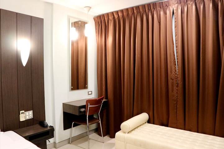 Room 18 of 30
