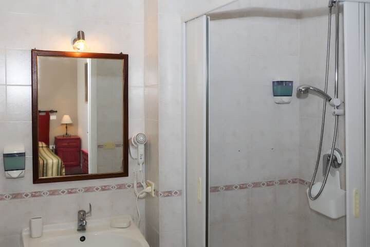 Room 9 of 14