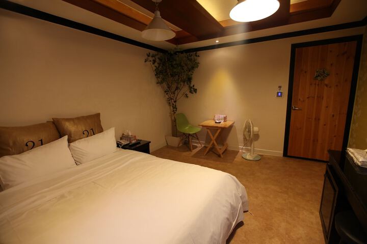 Room 37 of 52