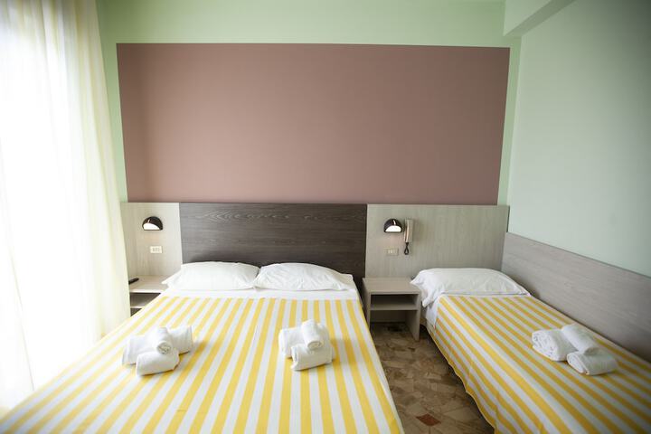 Room 17 of 34