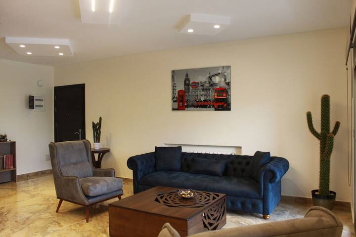 Room 6 of 18