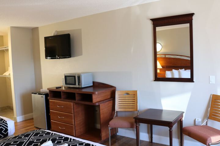 2 Queen Beds (11 of 21)