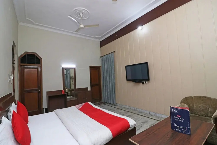 Room 4 of 13