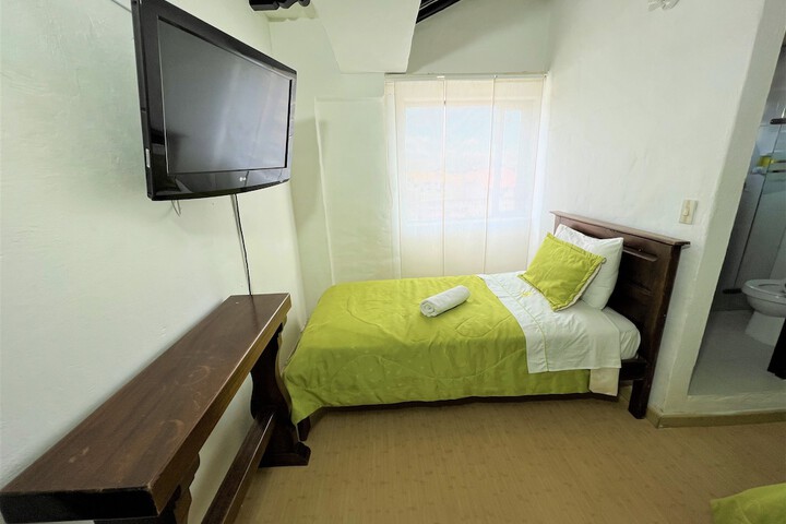 Room 9 of 26