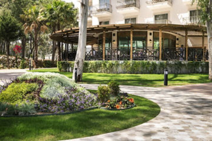 Hotel Exterior 18 of 62
