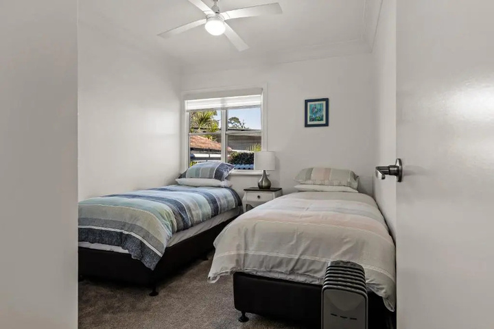 Room 2 of 10