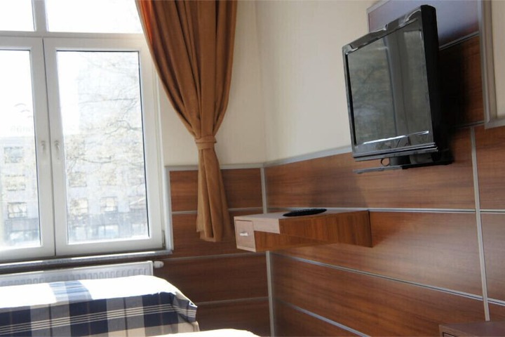 Room 10 of 25