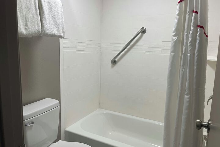 Room 10 of 13