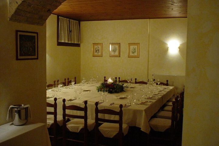 Dining 25 of 38