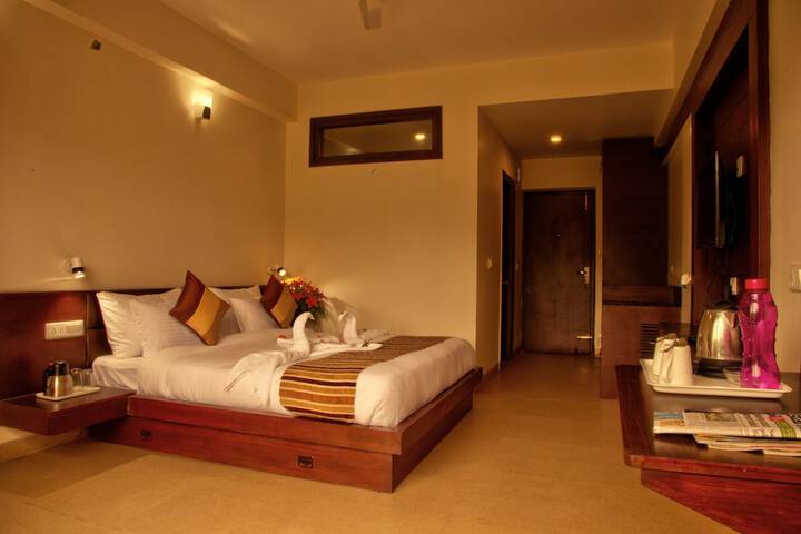 Room 6 of 13