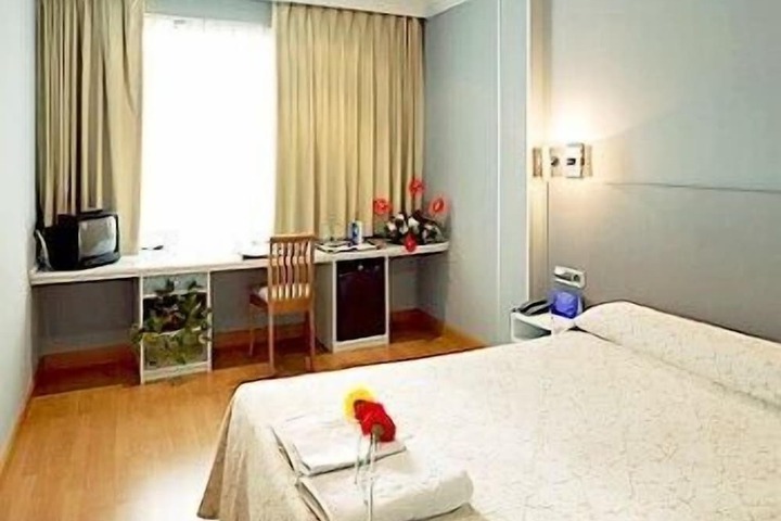 Room 4 of 11