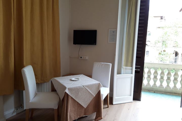 Room 47 of 103