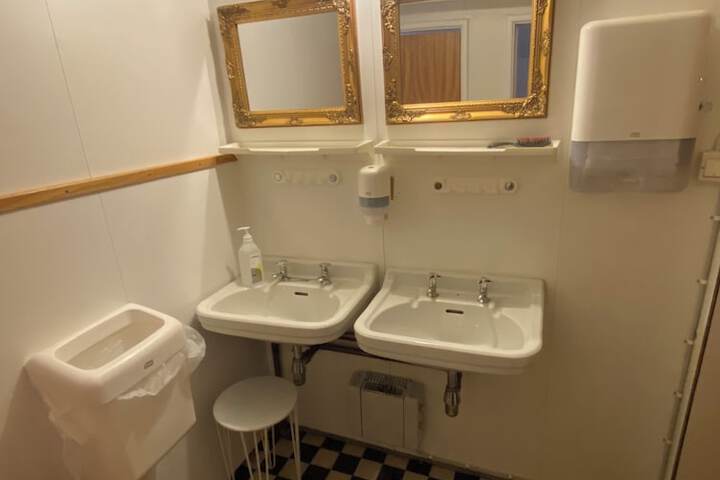 Room 13 of 26