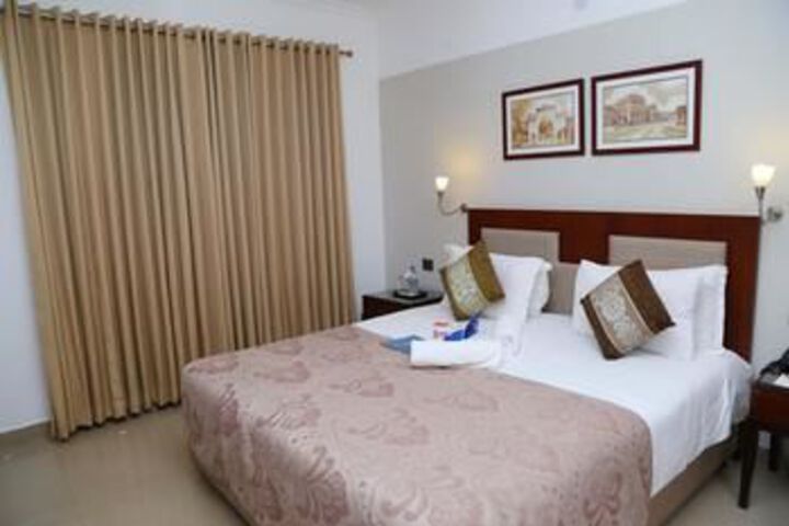 OYO 1887 Hotel Sfs Homebrige