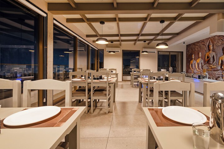 Dining 24 of 39