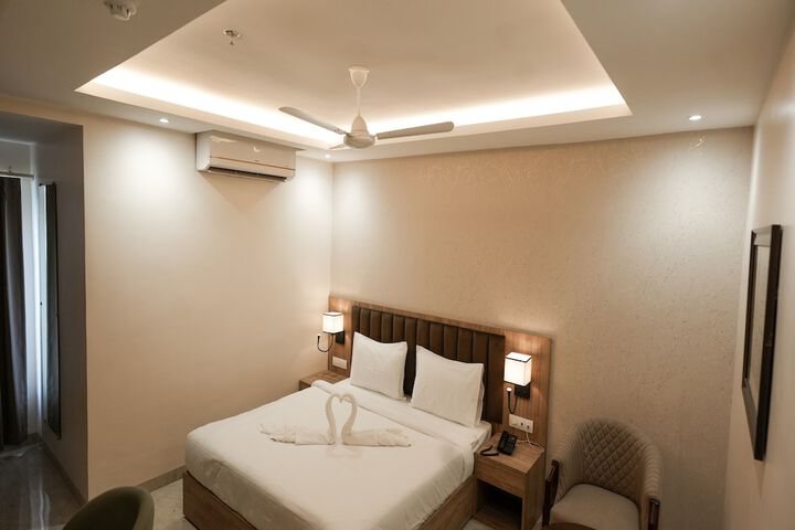 Room 8 of 34