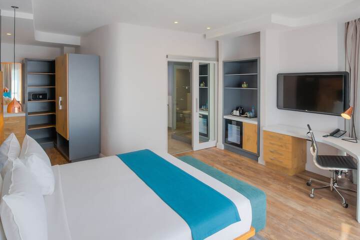Room 4 of 48