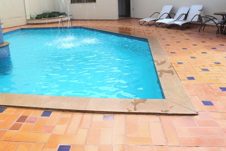 Pool Hotel