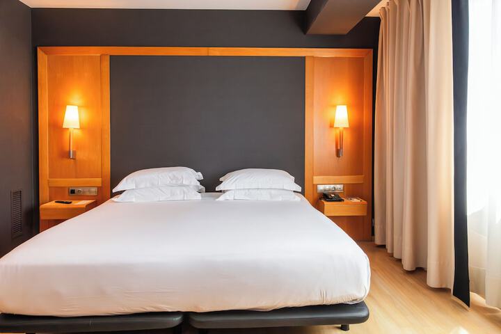 Room 37 of 140