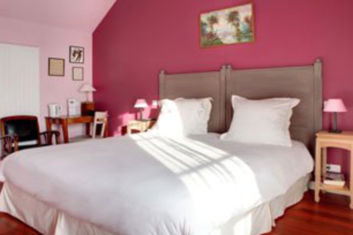 Room 2 of 10