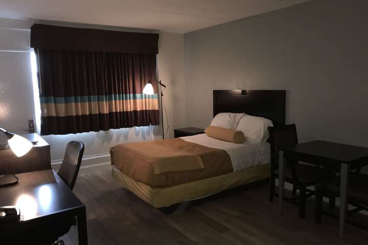 2 Room Suite with Kitchenette | 1 King and 1 Double Bed (2 of 5)
