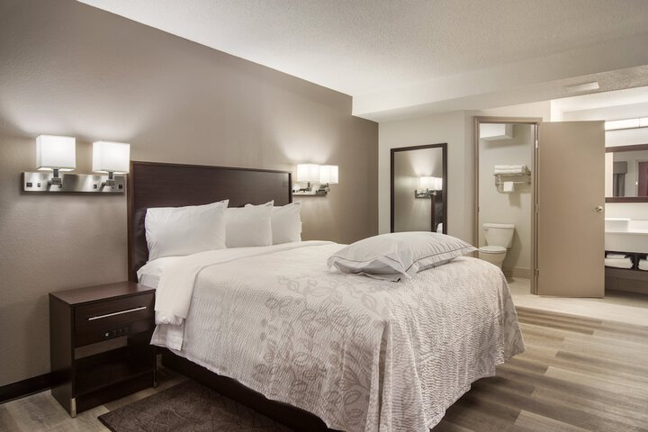 Deluxe 2 Queen Beds (1 of 18)