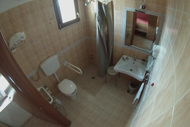 Room 25 of 41