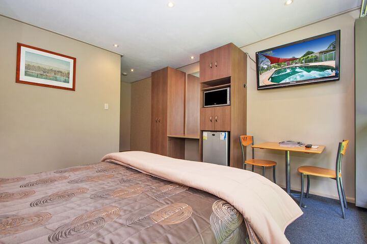 Room 6 of 40