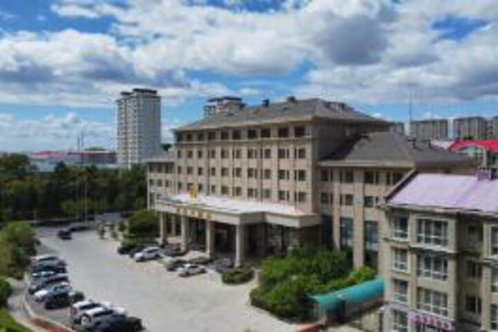 Fenghuang Hotel