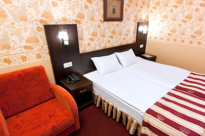 Room 9 of 121