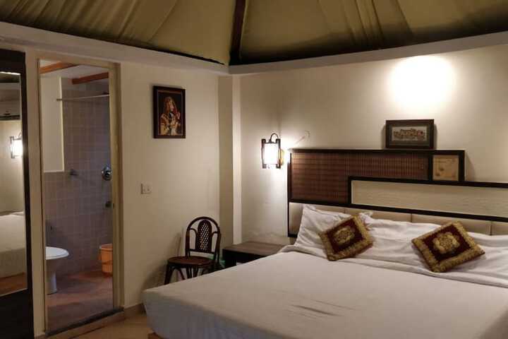 Room 2 of 8