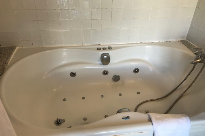Hot Tub 33 of 110
