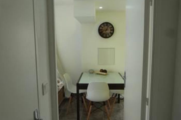 Room 8 of 17
