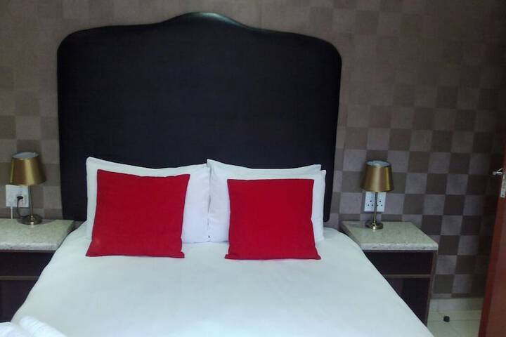 Room 7 of 28